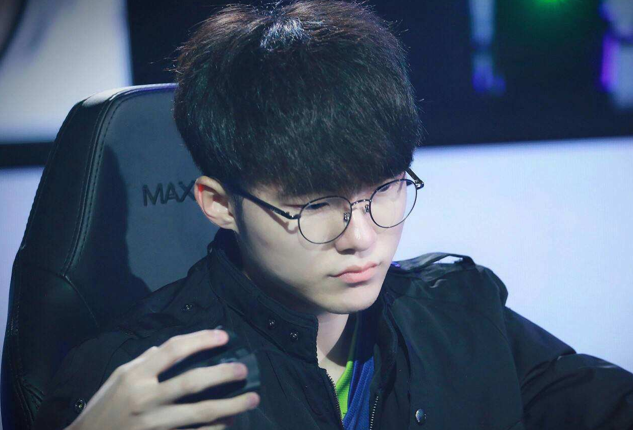 Oner直播自曝在T1的两年年薪53亿韩元，约2620万RMB