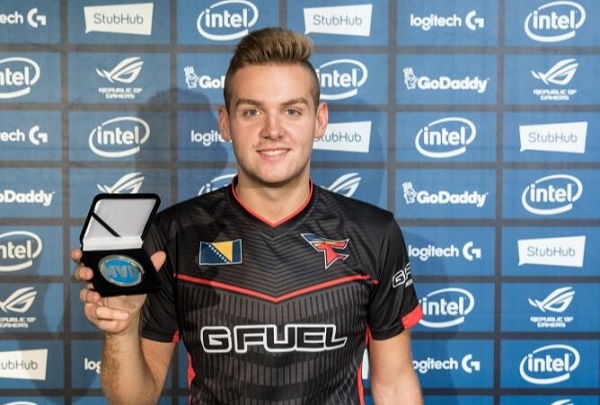 英雄联盟S12淘汰赛，JDG零封RGE成功晋级四强！